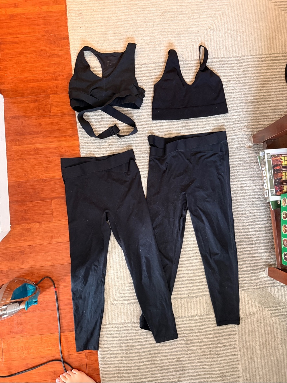 4-Piece Black Activewear Lot Le Ore Bandier Garage Sports Bras & Leggings M/L - Picture 2 of 7